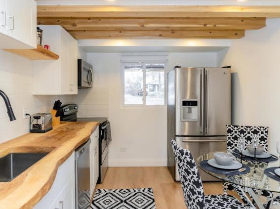 Cozy Cottage Style House Kitchener Eksteriør billede